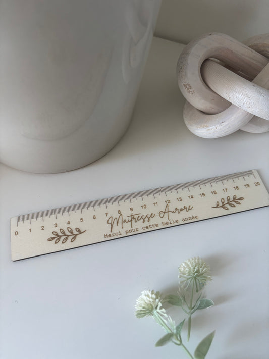 Règle personnalisée en bois gravée