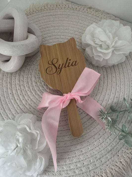 Brosse enfant personnalisée en bois – Forme chat