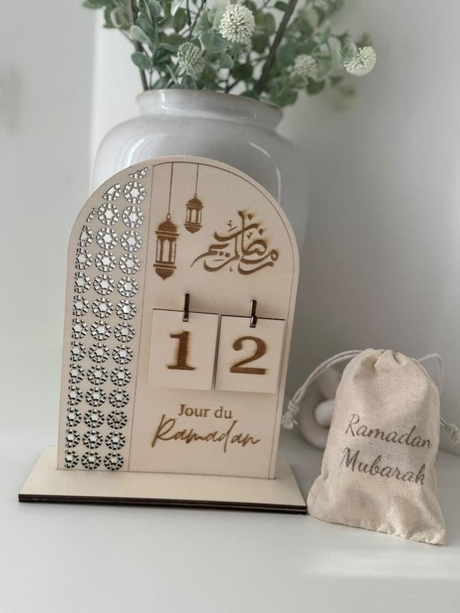 Calendrier du Ramadan en Bois – Compte à Rebours avec Pochette de Rangement